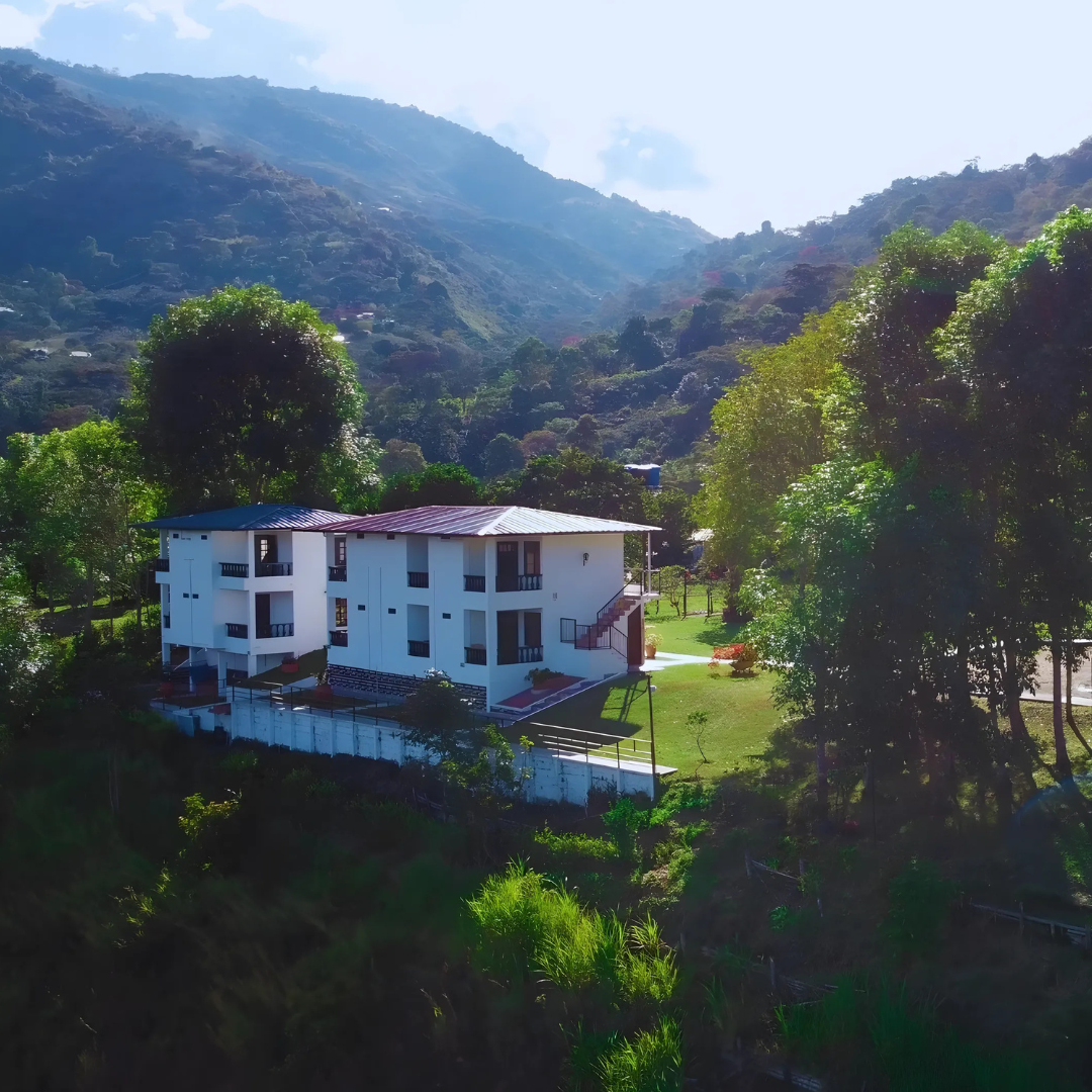 HotelCampestreElTriunfo-SanAgustinHuila-HotelFamiliar-Hotel-HotelEcologico-Senderismo-Cocinatradicional-ComidaOrganica-Lago-Piscina-Paisajismo-AvistamientoAves-19-370x250