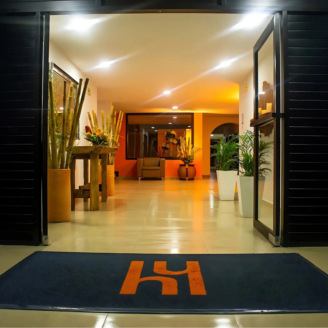 entrada hotel yalconia san agustín