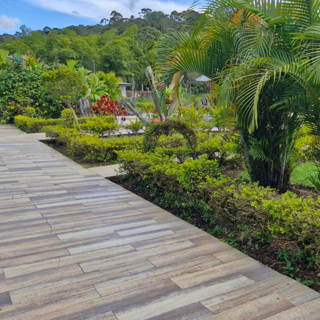 sendero_ hotel yalconia